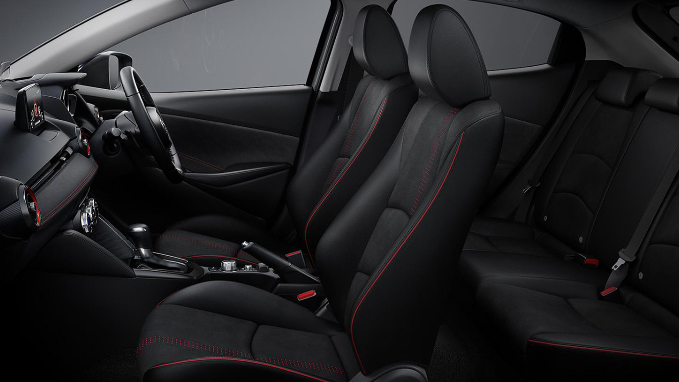 03_mazda2_accordian image_1369x771px